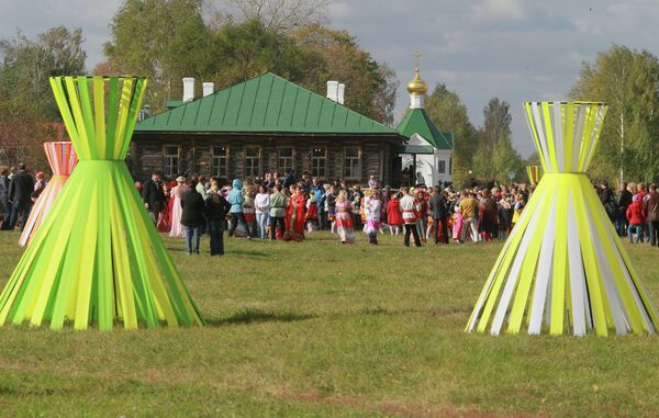 Всероссийский есенинский праздник поэзии Звени, звени, златая Русь! в селе Константиново Рязанской области Всероссийский есенинский праздник поэзии Звени, звени, златая Русь! в селе Константиново Рязанской области
