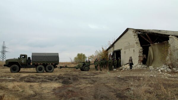 Военная техника, отведенная от линии соприкосновения в Донецкой области. Архивное фото Военная техника, отведенная от линии соприкосновения в Донецкой области. Архивное фото