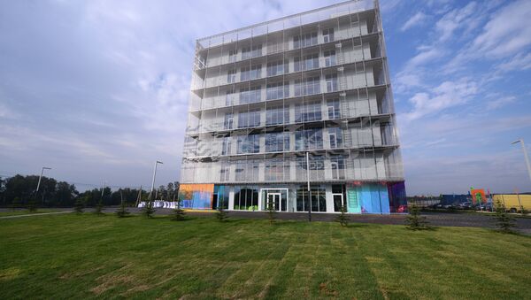 Здание Гиперкуб на территории инновационного центра Сколково в Московской области. Архивное фото Здание Гиперкуб на территории инновационного центра Сколково в Московской области. Архивное фото
