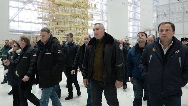 Заместитель председателя правительства РФ Дмитрий Рогозин и генеральный директор государственной корпорации Роскосмос Игорь Комаров во время посещения космодрома Восточный в Амурской области Заместитель председателя правительства РФ Дмитрий Рогозин и генеральный директор государственной корпорации Роскосмос Игорь Комаров во время посещения космодрома Восточный в Амурской области