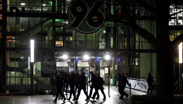 Стадион в Ганновере после отмены футбольного матча Нидерланды - Германия Стадион в Ганновере после отмены футбольного матча Нидерланды - Германия