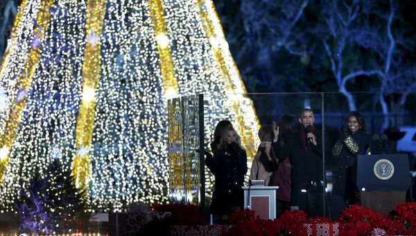 Президент США Барак Обама на церемонии зажжения огней на Рождественской елке Президент США Барак Обама на церемонии зажжения огней на Рождественской елке