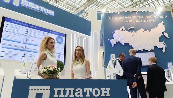Стенд государственной системы взимания платы Платон на IX Международной выставке Транспорт России в Москве. Архивное фото Стенд государственной системы взимания платы Платон на IX Международной выставке Транспорт России в Москве. Архивное фото