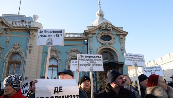 Митинги с требованием отставки премьер-министра Украины А.Яценюка в Киеве Митинги с требованием отставки премьер-министра Украины А.Яценюка в Киеве