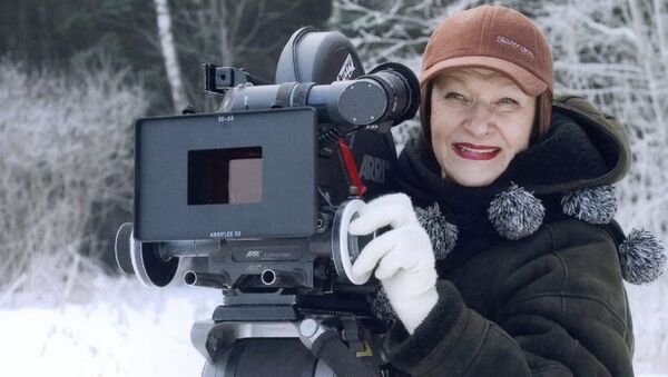Актриса и режиссер Светлана Дружинина во время съемок Актриса и режиссер Светлана Дружинина во время съемок