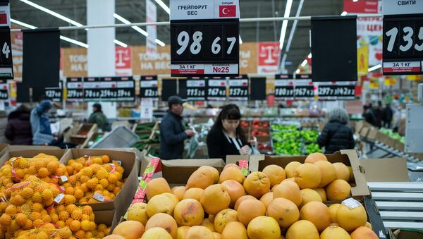Турецкие фрукты в одном из магазинов. Архивное фото Турецкие фрукты в одном из магазинов. Архивное фото