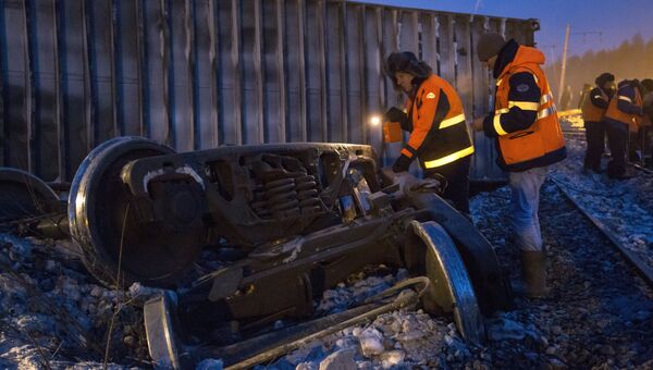 Вагоны грузового поезда сошли с рельсов в Амурской области Вагоны грузового поезда сошли с рельсов в Амурской области