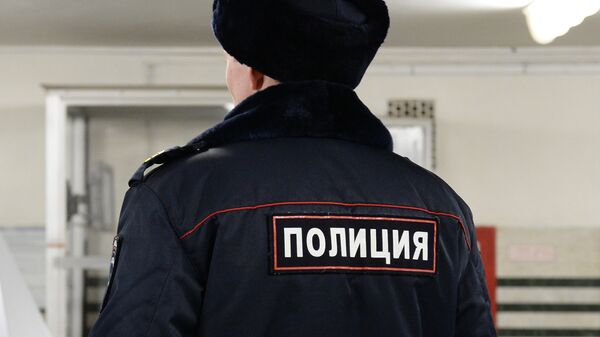 В Москве мужчина бросил в людей светошумовую гранату, сообщил источник