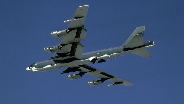 Американский стратегический бомбардировщик B-52. Архивное фото Американский стратегический бомбардировщик B-52. Архивное фото