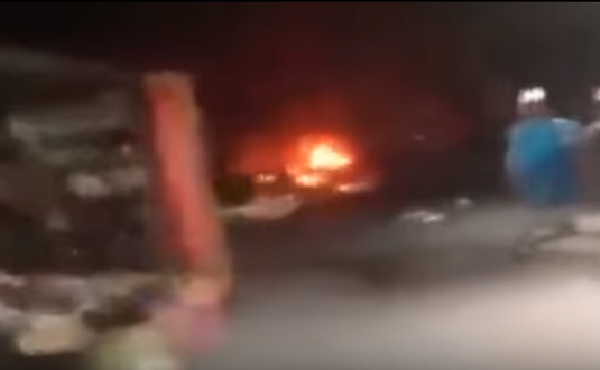 Взрыв автомобиля возле торгового центра Багдаде. ВИДЕО Взрыв автомобиля возле торгового центра Багдаде. ВИДЕО