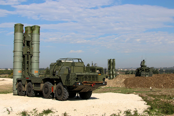 Зенитно-ракетные комплексы С-400 на российской авиабазе Хмеймим, Сирия Зенитно-ракетные комплексы С-400 на российской авиабазе Хмеймим, Сирия