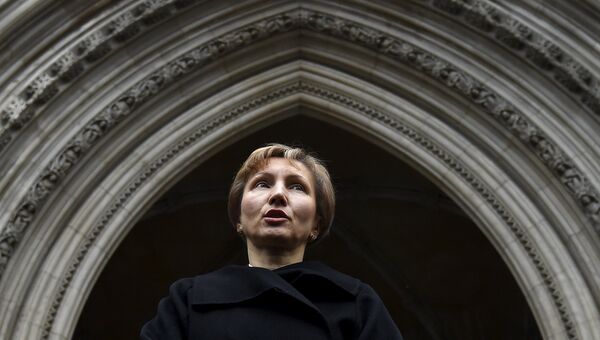 Жена Александра Литвиненко Марина зачитывает приговор представителям СМИ возле здания суда в Лондоне 21 января 2016 Жена Александра Литвиненко Марина зачитывает приговор представителям СМИ возле здания суда в Лондоне 21 января 2016