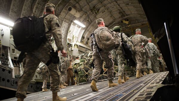 Солдаты армии США покидают военную базу в Ираке Солдаты армии США покидают военную базу в Ираке
