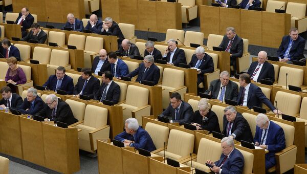 Депутаты на пленарном заседании Государственной Думы РФ. Архивное фото Депутаты на пленарном заседании Государственной Думы РФ. Архивное фото