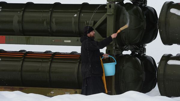 Церемония заступления на боевое дежурство зенитного ракетного полка ВКС на вооружение которого поставлена новейшая зенитная ракетная система (ЗРС) С-400 Триумф, в Московской области Церемония заступления на боевое дежурство зенитного ракетного полка ВКС на вооружение которого поставлена новейшая зенитная ракетная система (ЗРС) С-400 Триумф, в Московской области
