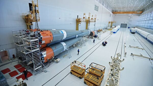 Сборка ракеты-носителя Союз-2 в Техническом комплексе космодрома Восточный в Амурской области. Архивное фото Сборка ракеты-носителя Союз-2 в Техническом комплексе космодрома Восточный в Амурской области. Архивное фото
