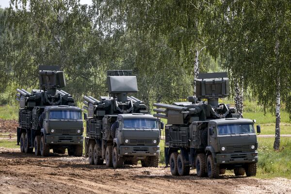 Самоходные ЗРПК наземного базирования Панцирь-С на шасси Камаз-6560 на международном военно-техническом форуме АРМИЯ-2015 в Кубинке Самоходные ЗРПК наземного базирования Панцирь-С на шасси Камаз-6560 на международном военно-техническом форуме АРМИЯ-2015 в Кубинке