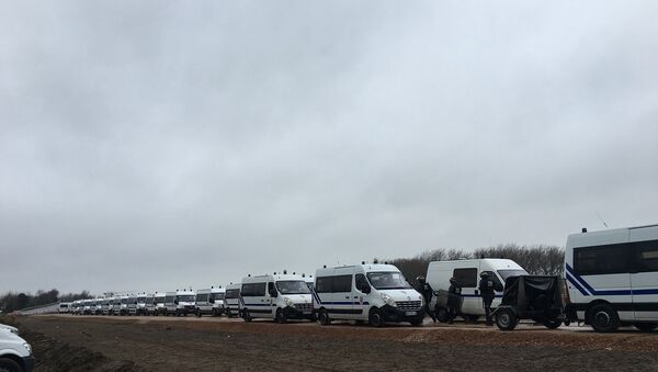 Возле лагеря мигрантов Джунгли во французском городе Кале. 29 февраля 2016. Архивное фото Возле лагеря мигрантов Джунгли во французском городе Кале. 29 февраля 2016. Архивное фото