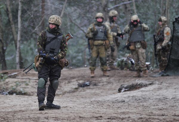 Канадские инструкторы обучают украинских военнослужащих по программе разработанной в Канаде UNIFIER на Яворивском полигоне во Львовской области Канадские инструкторы обучают украинских военнослужащих по программе разработанной в Канаде UNIFIER на Яворивском полигоне во Львовской области