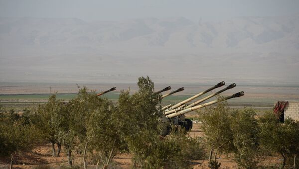 Боевые действия сирийской армии в окрестностях Пальмиры. Архивное фото Боевые действия сирийской армии в окрестностях Пальмиры. Архивное фото