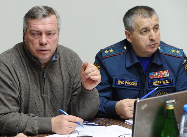 Губернатор Ростовской области Василий Голубев и начальник Южного регионального центра МЧС России Игорь Одер на заседании штаба по расследованию причин авиакатастрофы в аэропорту Ростова-на-Дону Губернатор Ростовской области Василий Голубев и начальник Южного регионального центра МЧС России Игорь Одер на заседании штаба по расследованию причин авиакатастрофы в аэропорту Ростова-на-Дону