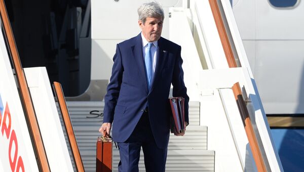 Государственный секретарь США Джон Керри в аэропорту Внуково-2 во время рабочего визита в Москву. Архивное фото Государственный секретарь США Джон Керри в аэропорту Внуково-2 во время рабочего визита в Москву. Архивное фото