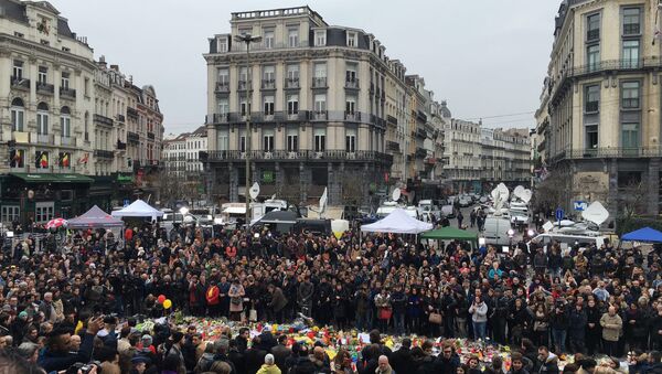 Минута молчания в центре Брюсселя. Архивное фото Минута молчания в центре Брюсселя. Архивное фото