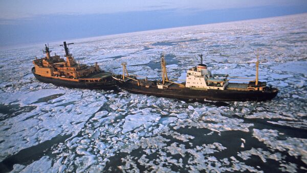 Ледокол Арктика в море Лаптевых. Архивное фото Ледокол Арктика в море Лаптевых. Архивное фото