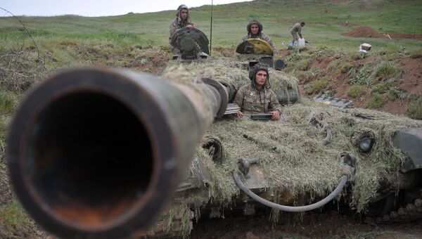 Военнослужащие армии обороны Нагорного Карабаха на первой линии обороны. Архивное фото Военнослужащие армии обороны Нагорного Карабаха на первой линии обороны. Архивное фото