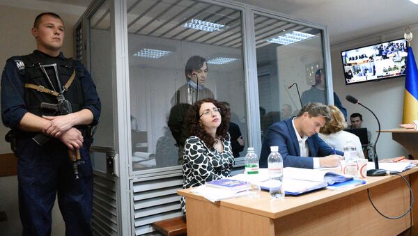 Новый адвокат А. Александрова Валентин Рыбин и адвокат Е. Ерофеева Оксана Соколовская на заседании Голосеевского районного суда Киева, где продолжается рассмотрение дела россиян Евгения Ерофеева и Александра Александрова, задержанных на Украине в мае 2015 года. Архивное фото Новый адвокат А. Александрова Валентин Рыбин и адвокат Е. Ерофеева Оксана Соколовская на заседании Голосеевского районного суда Киева, где продолжается рассмотрение дела россиян Евгения Ерофеева и Александра Александрова, задержанных на Украине в мае 2015 года. Архивное фото