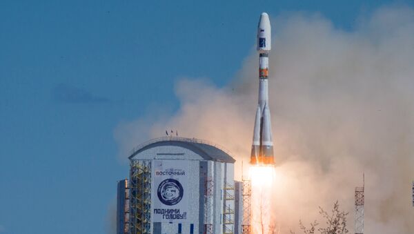 Старт ракеты-носителя Союз-2.1а с тремя российскими спутниками Ломоносов, Аист-2Д и SamSat-218 с космодрома Восточный Старт ракеты-носителя Союз-2.1а с тремя российскими спутниками Ломоносов, Аист-2Д и SamSat-218 с космодрома Восточный