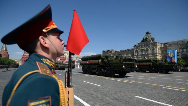 Зенитно-ракетные комплексы Триумф С-400 во время военного парада на Красной площади в честь 71-й годовщины Победы в Великой Отечественной войне 1941-1945 годов Зенитно-ракетные комплексы Триумф С-400 во время военного парада на Красной площади в честь 71-й годовщины Победы в Великой Отечественной войне 1941-1945 годов