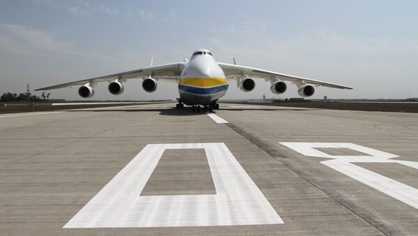 Самолет Ан-225 Мрия. Архивное фото Самолет Ан-225 Мрия. Архивное фото