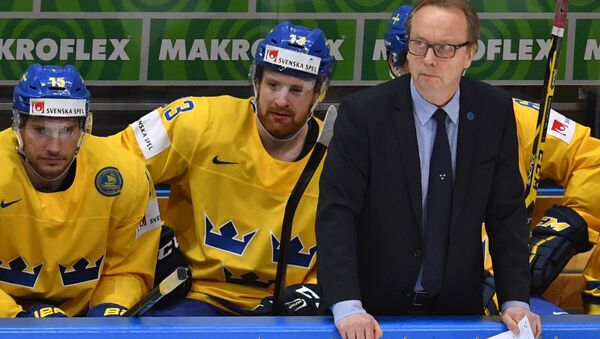 Главный тренер сборной Швеции Пер Мортс в матче группового этапа чемпионата мира по хоккею между сборными командами России и Швеции Главный тренер сборной Швеции Пер Мортс в матче группового этапа чемпионата мира по хоккею между сборными командами России и Швеции
