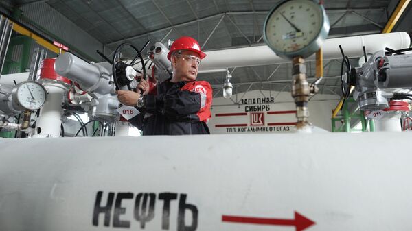 Пункт подготовки нефти. Архивное фото Пункт подготовки нефти. Архивное фото