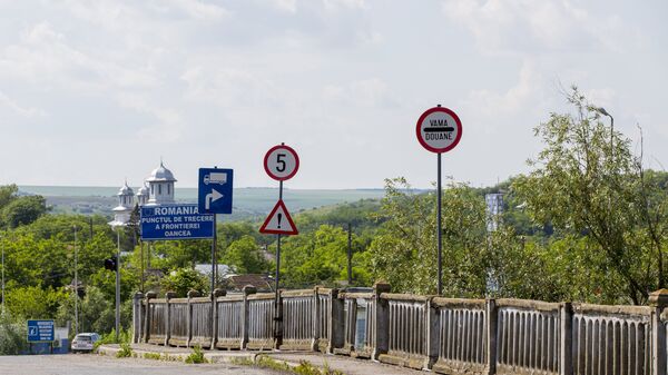 Дорожные указатели на молдавско-румынской границе