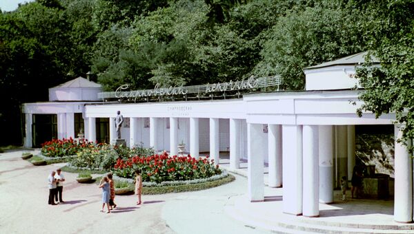 Смирновский источник в городе Железноводске. Архивное фото Смирновский источник в городе Железноводске. Архивное фото