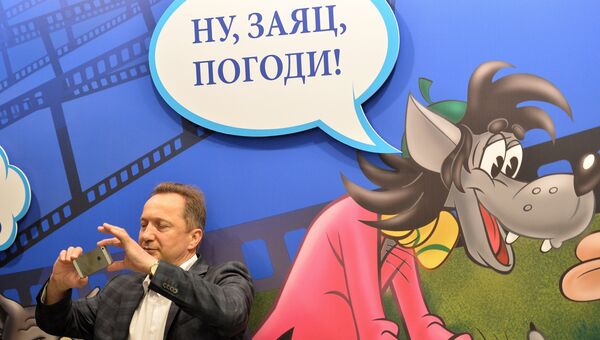 Посетитель на открытии выставки Столица мультфильмов, Архивное фото Посетитель на открытии выставки Столица мультфильмов, Архивное фото