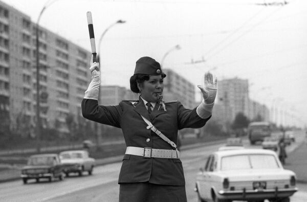 Регулировщик уличного движения Лидия Окинга Регулировщик уличного движения Лидия Окинга