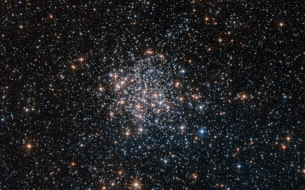Шаровое скопление NGC 1854 в галактике Большое Магелланово Облако Шаровое скопление NGC 1854 в галактике Большое Магелланово Облако