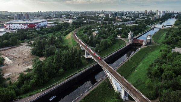 Железнодорожный мост и шлюзы через канал имени Москвы в районе Покровское-Стрешнево Железнодорожный мост и шлюзы через канал имени Москвы в районе Покровское-Стрешнево