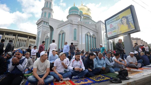 Празднование Ураза-байрама в Москве Празднование Ураза-байрама в Москве