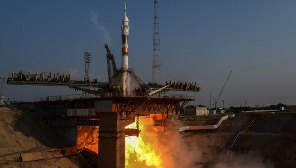Старт ракеты-носителя Союз-ФГ с транспортным пилотируемым кораблем Союз МС с космодрома Байконуррома Байконур Старт ракеты-носителя Союз-ФГ с транспортным пилотируемым кораблем Союз МС с космодрома Байконуррома Байконур