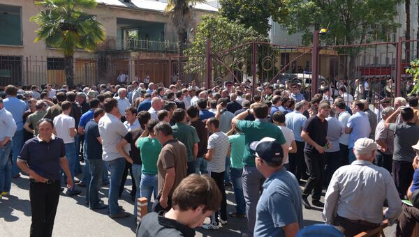 Митинг оппозиции и беспорядки в Сухуме Митинг оппозиции и беспорядки в Сухуме