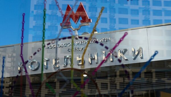 Наземный вестибюль станции московского метрополитена. Архивное фото Наземный вестибюль станции московского метрополитена. Архивное фото