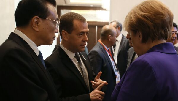 Председатель правительства Рф Дмитрий Медведев и федеральный канцлер ФРГ Ангела Меркель на саммите АСЕМ. Архивное фото Председатель правительства Рф Дмитрий Медведев и федеральный канцлер ФРГ Ангела Меркель на саммите АСЕМ. Архивное фото