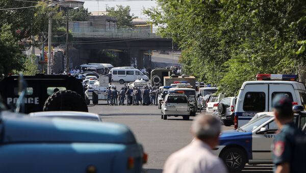 Захват здания полиции в Ереване Захват здания полиции в Ереване