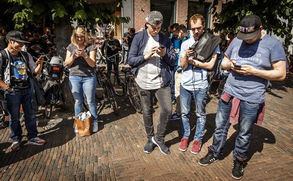 Игроки в Pokemon Go в Харлеме, Нидерланды Игроки в Pokemon Go в Харлеме, Нидерланды