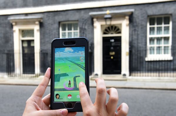 Игра Pokemon Go в Лондоне, Великобритания Игра Pokemon Go в Лондоне, Великобритания