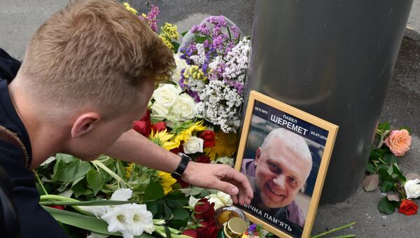 На месте гибели журналиста Павла Шеремета в Киеве. Архивное фото На месте гибели журналиста Павла Шеремета в Киеве. Архивное фото